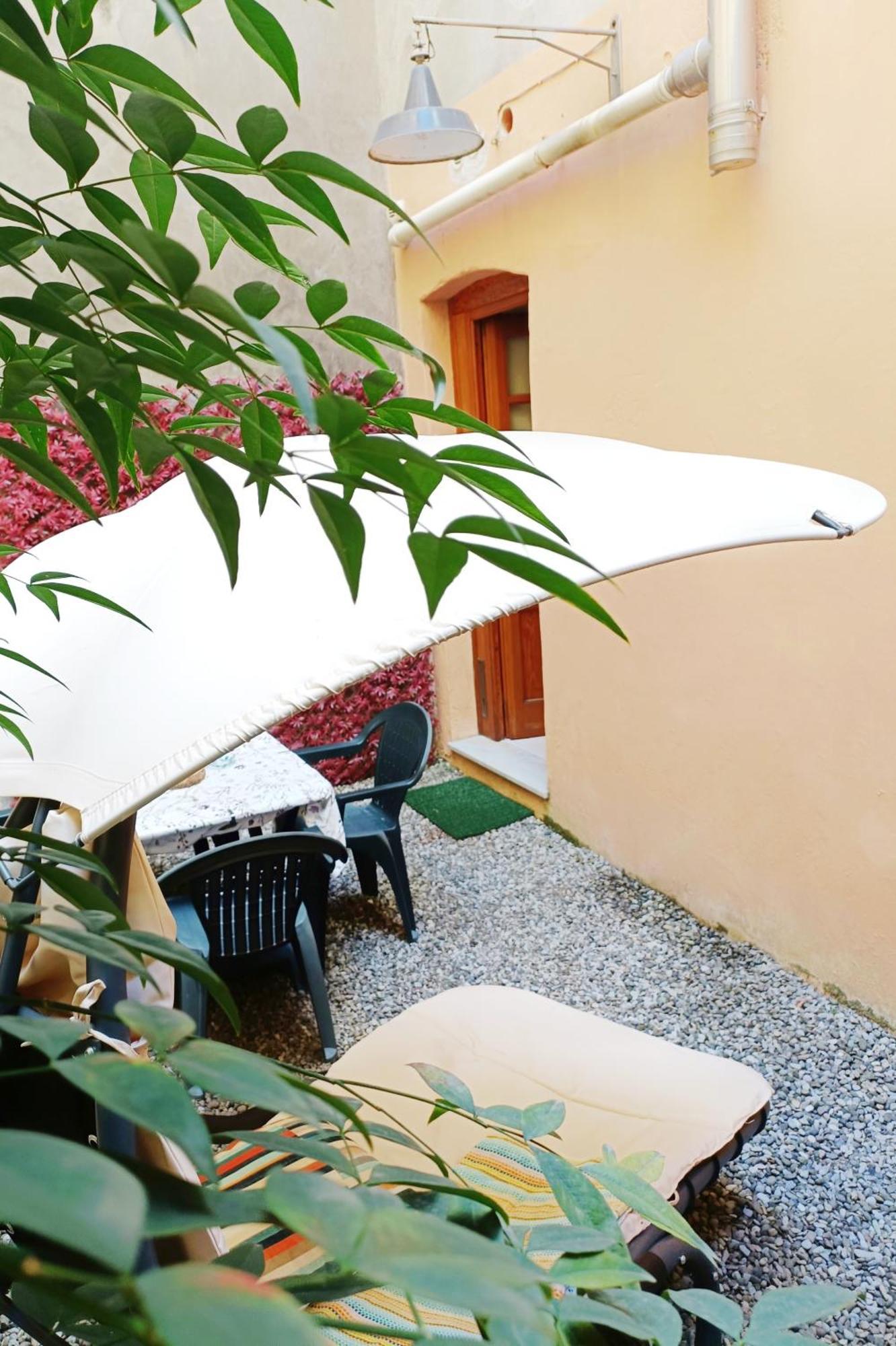 Il Giardino Segreto Apartment Лука Екстериор снимка
