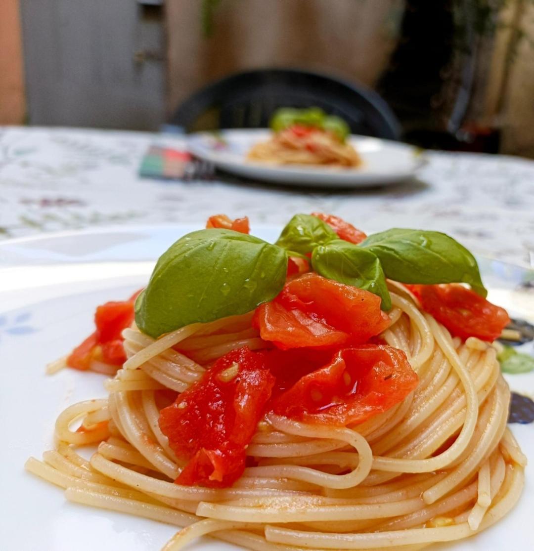 Il Giardino Segreto Apartment Лука Екстериор снимка